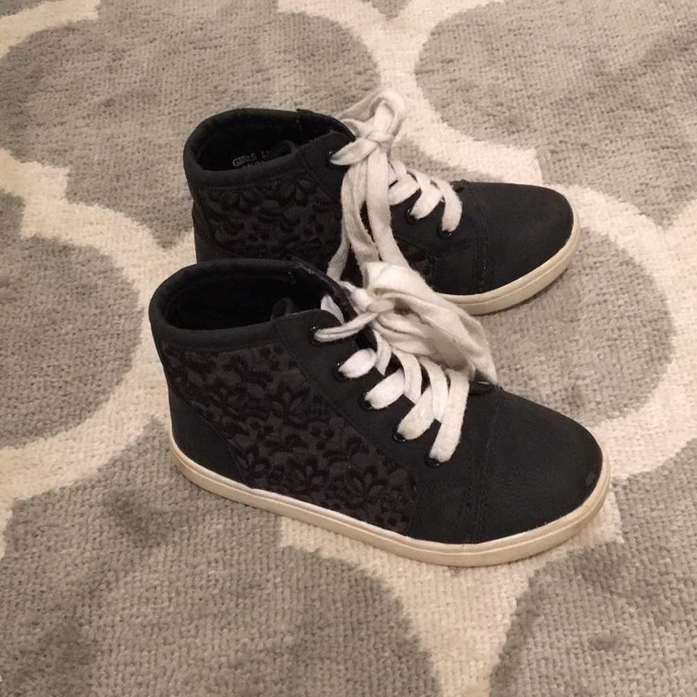 Report high sneakers